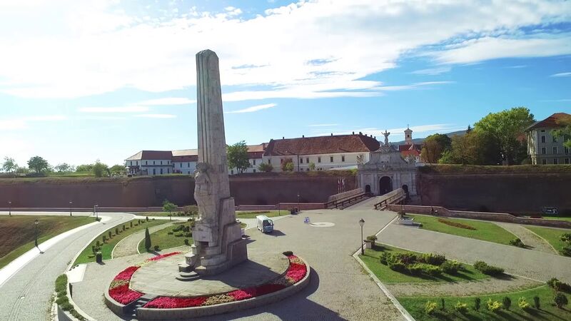 File:Noor monument.jpg